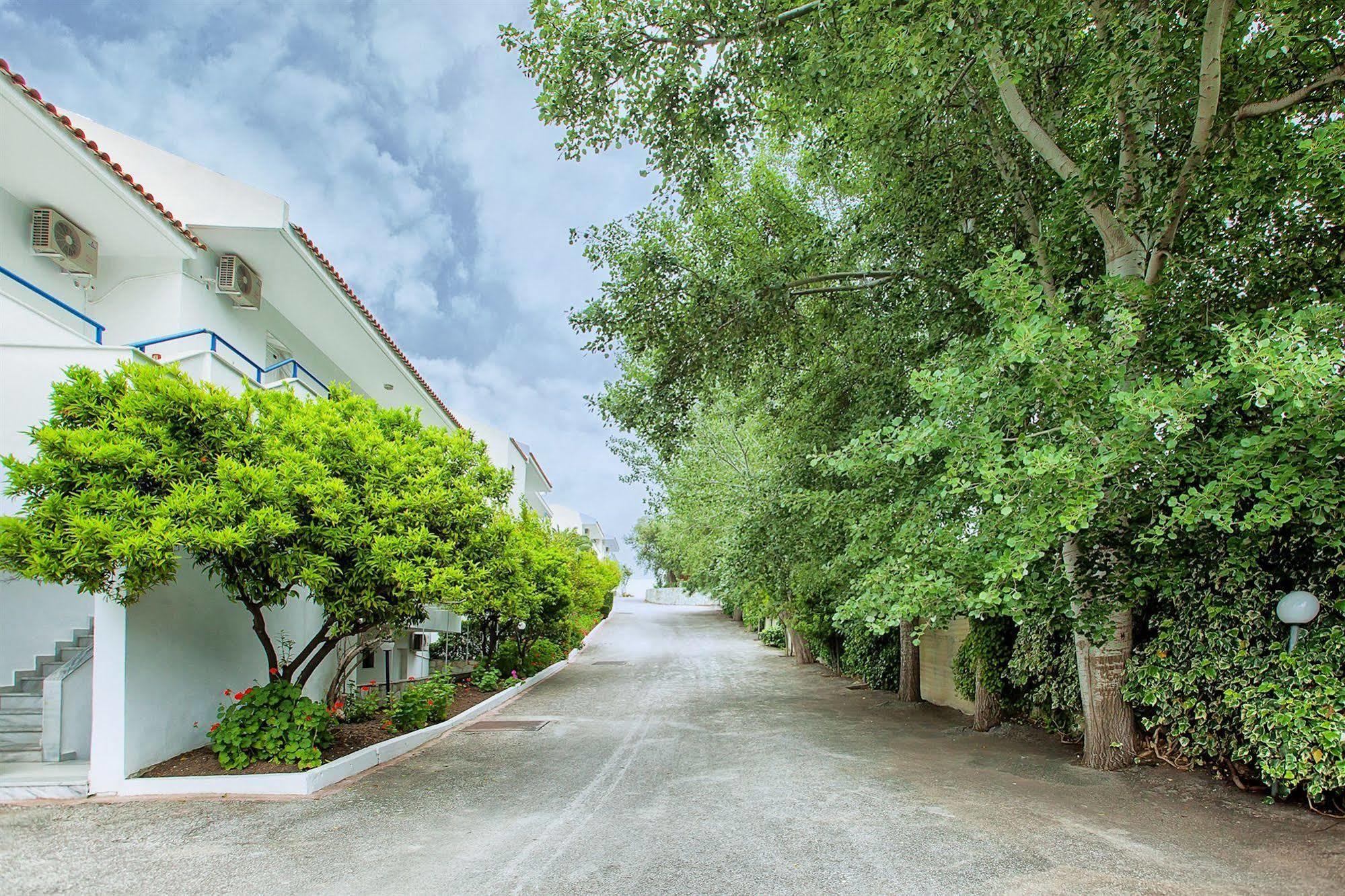 Xenios Port Marina Hotel Pefkochori Exterior photo