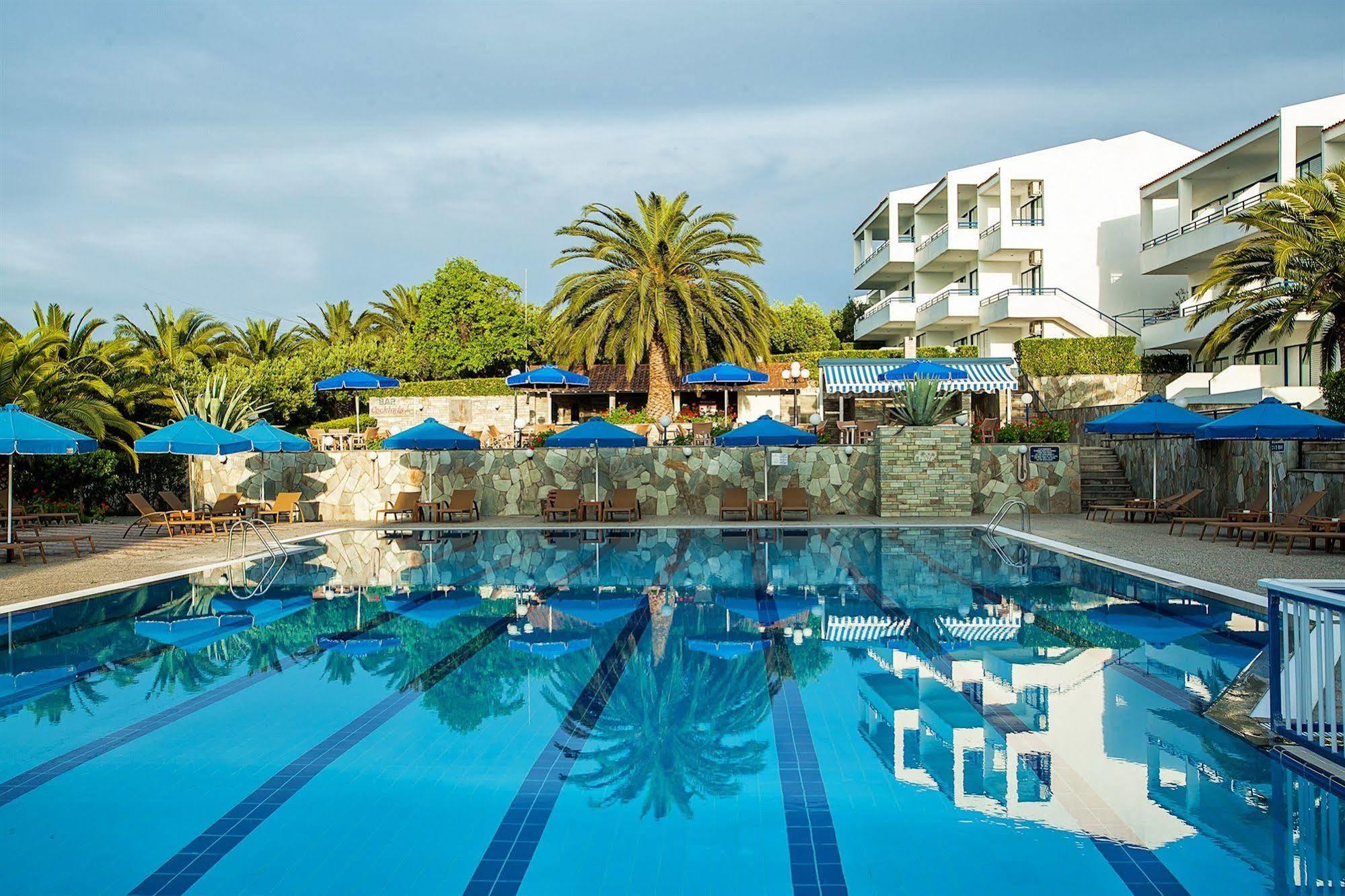 Xenios Port Marina Hotel Pefkochori Exterior photo